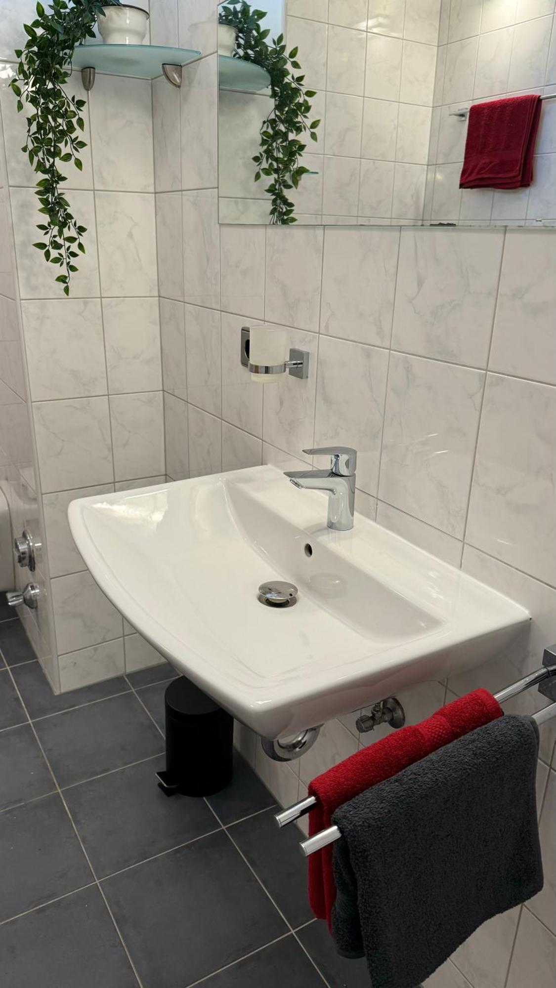 City Apartement Linz Fuer 5 Gaeste Mit Self-Checkin Und Kueche Bagian luar foto