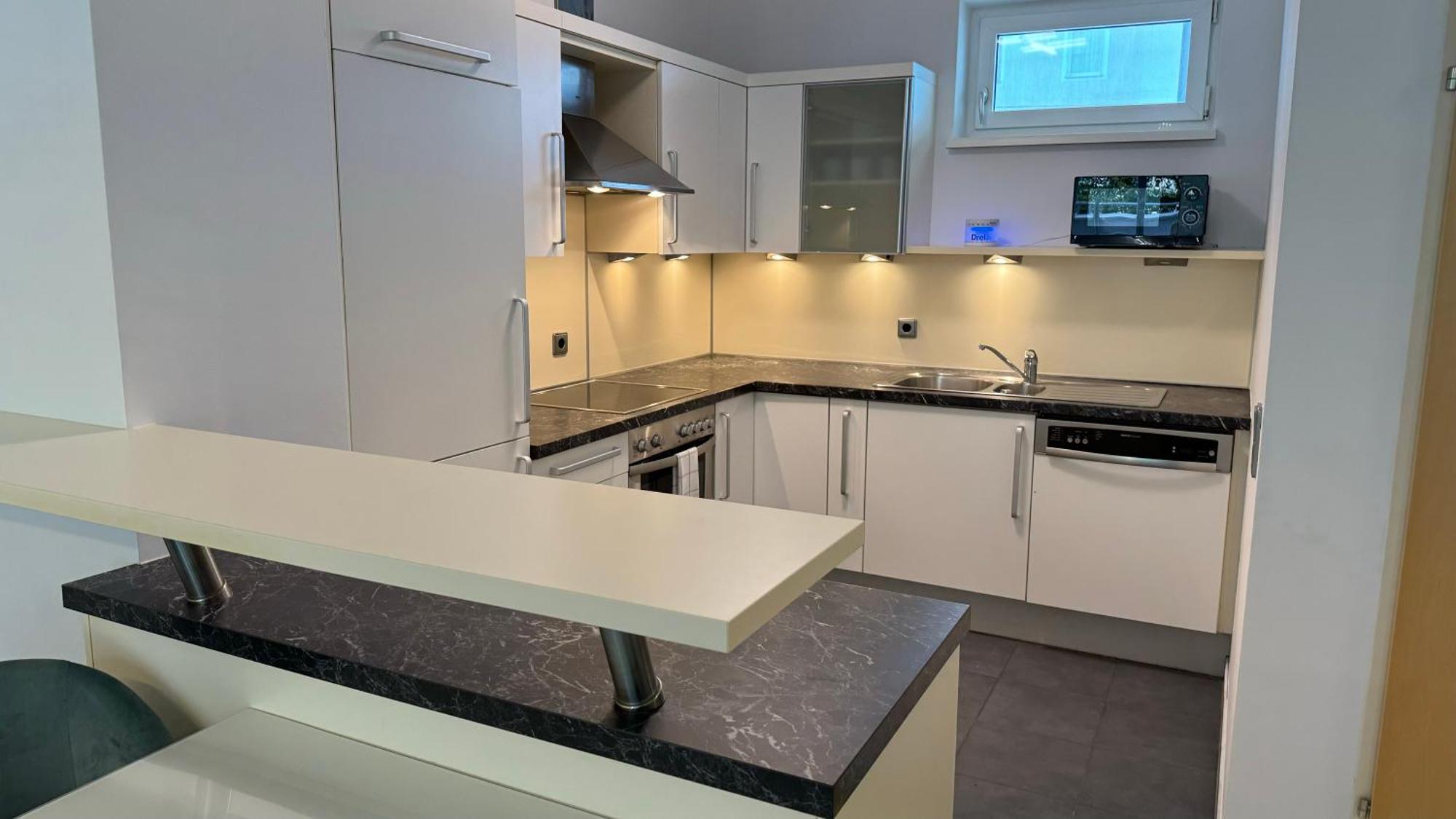 City Apartement Linz Fuer 5 Gaeste Mit Self-Checkin Und Kueche Bagian luar foto