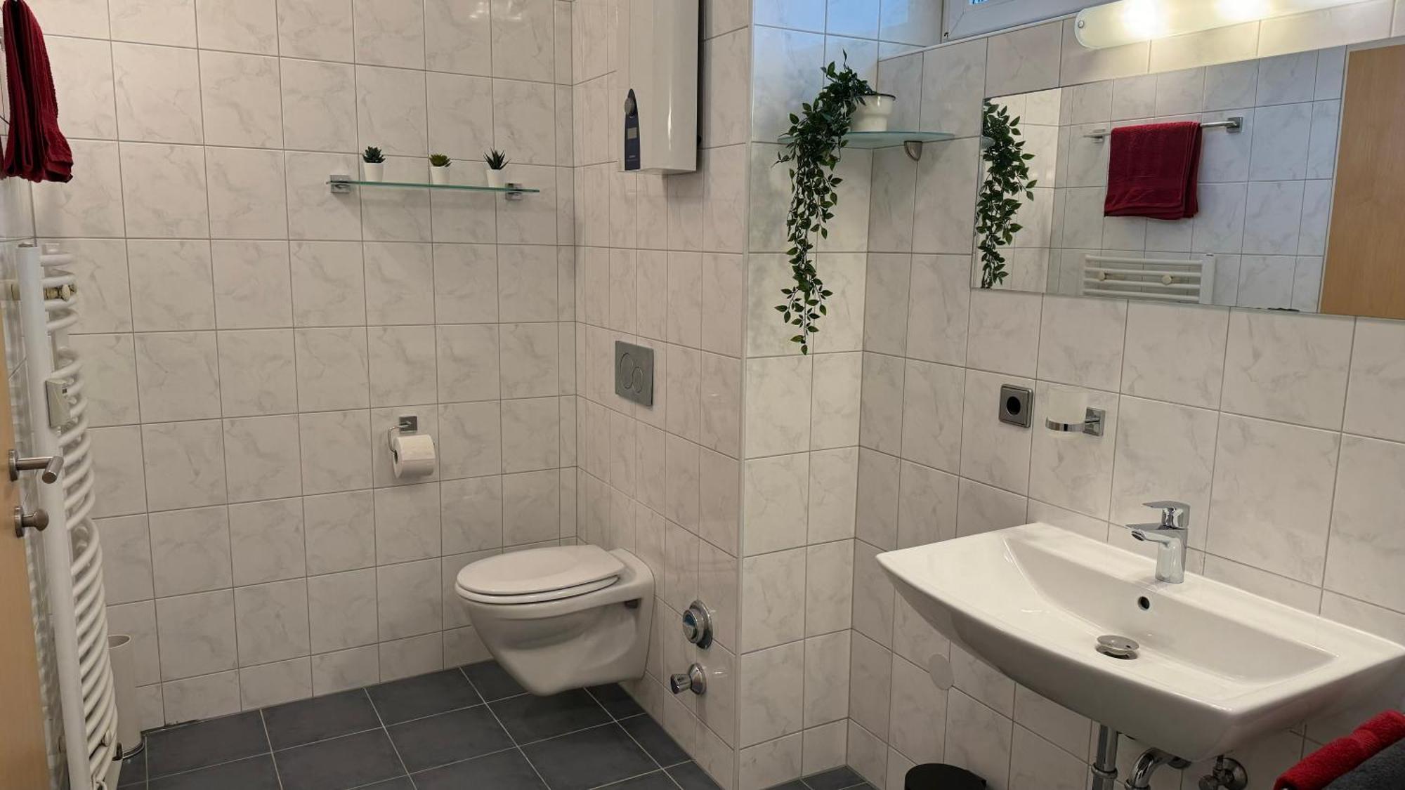 City Apartement Linz Fuer 5 Gaeste Mit Self-Checkin Und Kueche Bagian luar foto